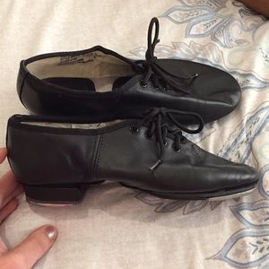 Girls Revolution tap shoes size 5.5 M